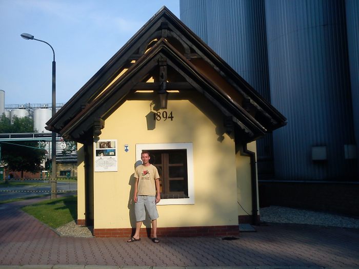 And this is the house where the beer taster used to live. He actually had a full time job doing this and usually arrived home pretty wasted. For this reason the house had no doorstep or stairs. For the safety of the beer taster.