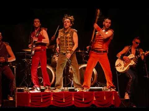 Band Zonder Banaan on stage.